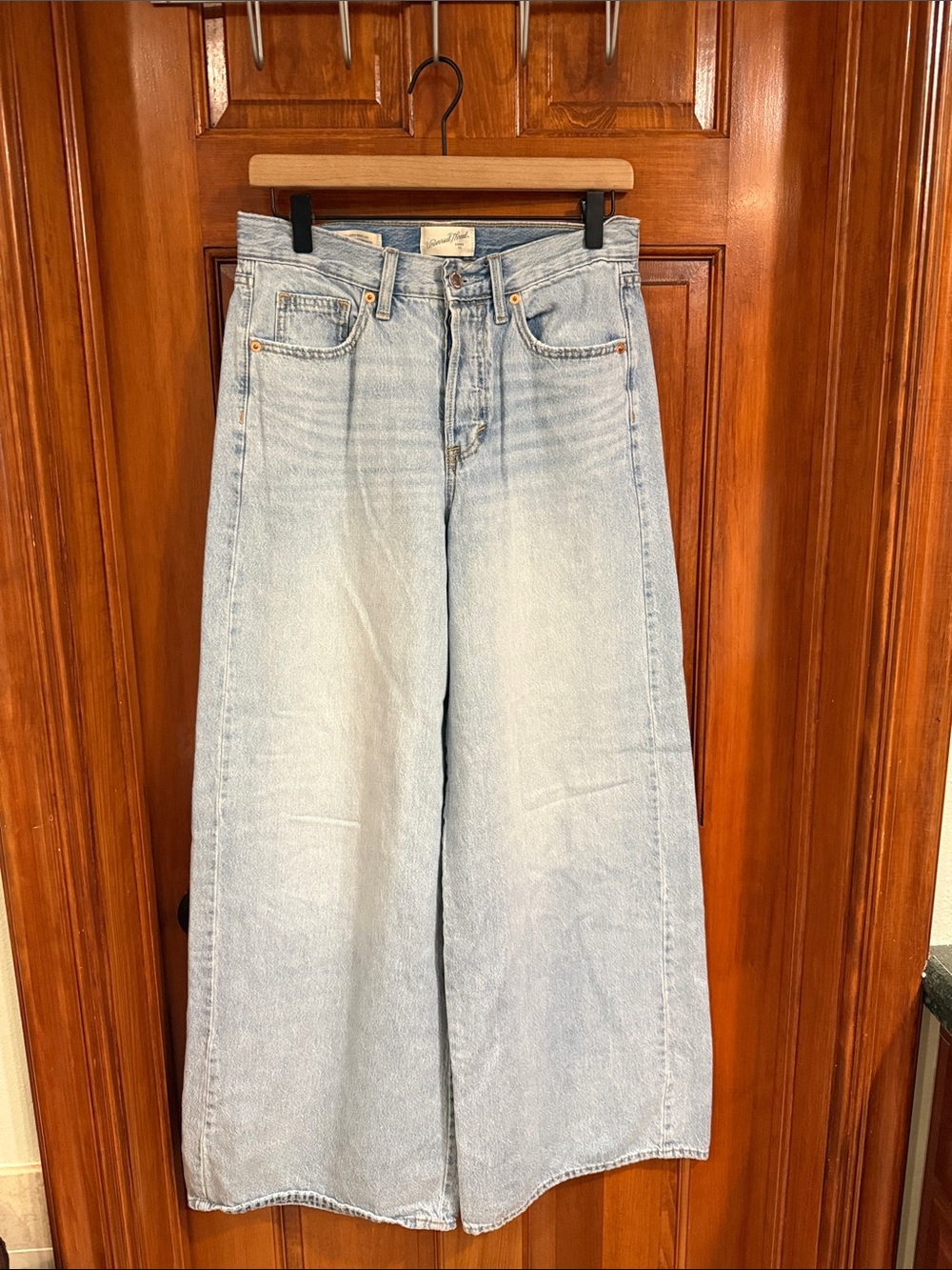 Universal Thread Light Wash Wide Leg Women’s Jeans